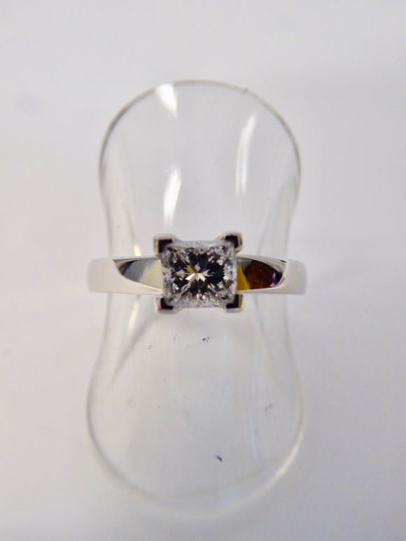 BROWN & NEWIRTH PLATINUM DIAMOND RING
