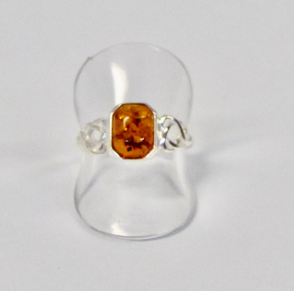 AMBER & SILVER OCTAGONAL STONE CELTIC SHOULDERS RING