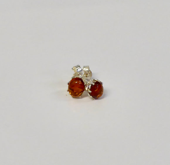 AMBER & SILVER OVAL CLAW STUD EARRINGS