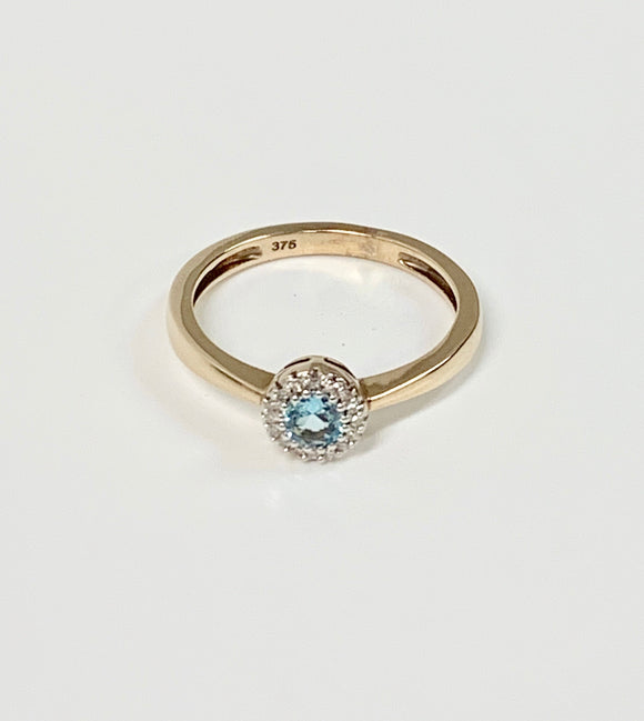 9CT GOLD, BLUE TOPAZ & DIAMOND ROUND CLUSTER RING