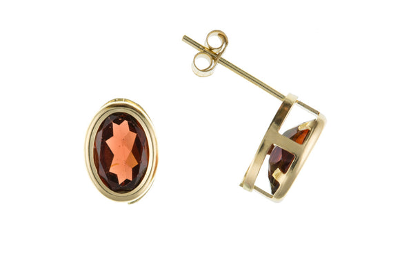 9CT GOLD OVAL GARNET STUD EARRINGS