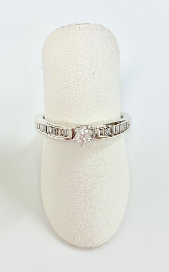18CT WHITE GOLD DIAMOND SOLITAIRE WITH DIAMOND SET SHOULDERS RING