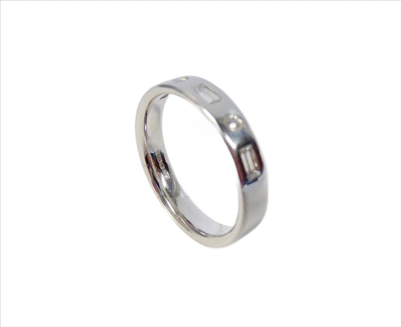 18CT WHITE GOLD DIAMOND RING